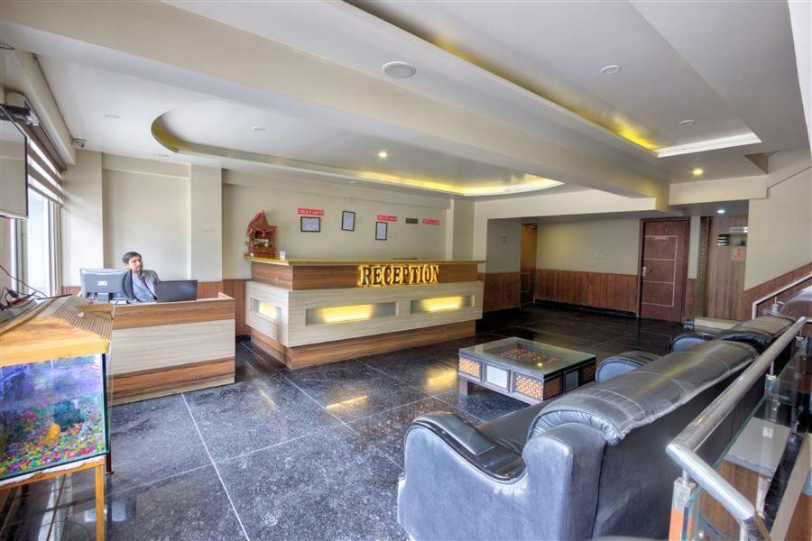 Hotel Neelam Manali Near Volvo Bus Stand Manali Eksteriør bilde
